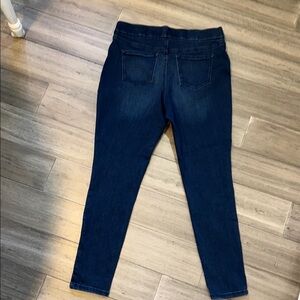 Size 12 Nine West Super Skinny Blue Jeggings Jeans. Cute and comfy. 👖